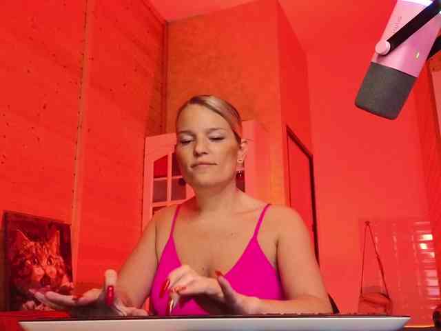 Findom_Lady_Shine webcam