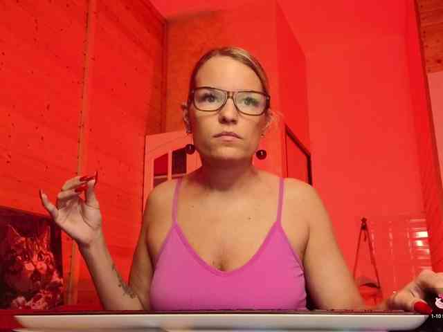 Findom_Lady_Shine webcam