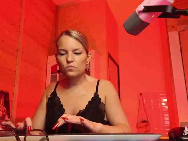 sweeteve050 Live Webcam on BongaCams