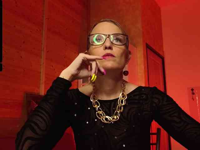 Findom_Lady_Shine webcam