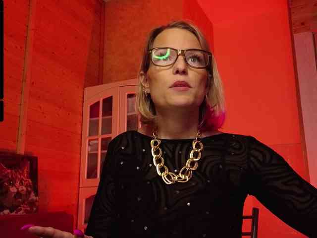 Findom_Lady_Shine webcam