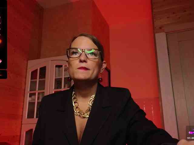 Findom_Lady_Shine webcam