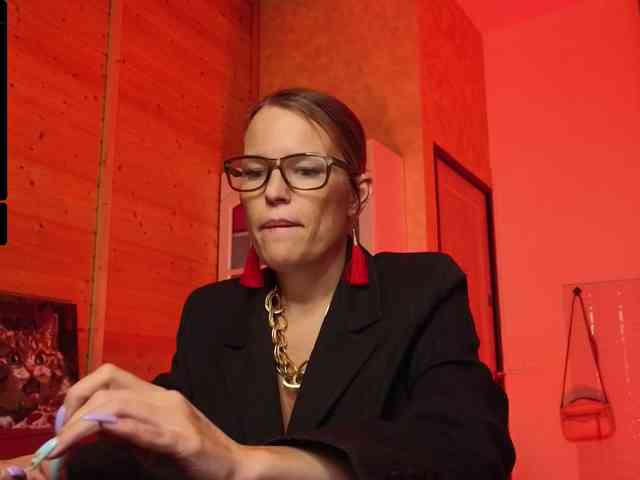 Findom_Lady_Shine webcam