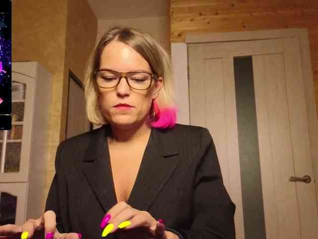 Findom_Lady_Shine webcam