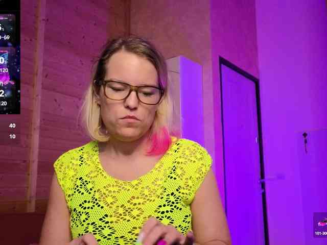 Findom_Lady_Shine webcam
