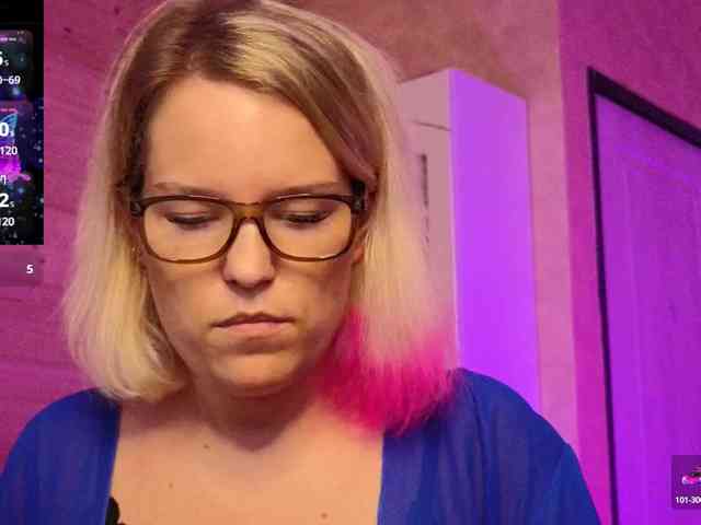 Findom_Lady_Shine webcam