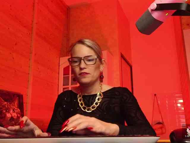 sweeteve050 Live Webcam on BongaCams