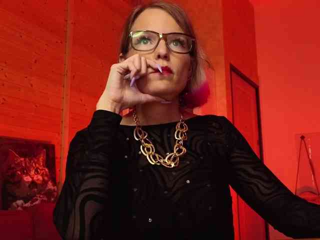 Findom_Lady_Shine webcam