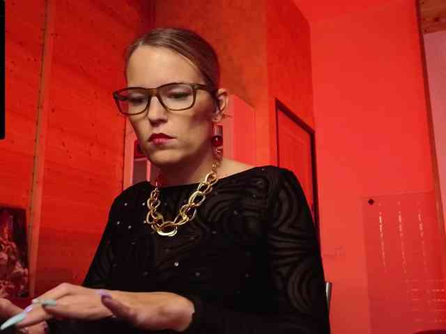 Findom_Lady_Shine webcam