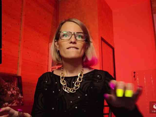 sweeteve050 Live Webcam on BongaCams