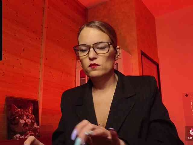 Findom_Lady_Shine webcam