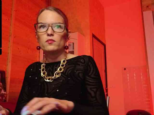 Findom_Lady_Shine webcam