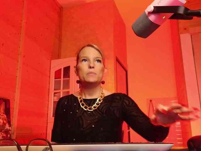 Findom_Lady_Shine webcam