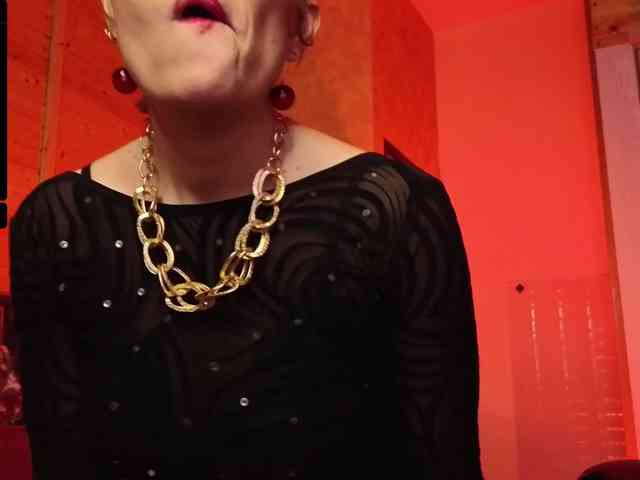 Findom_Lady_Shine webcam