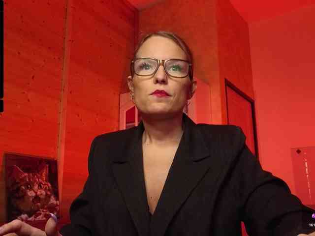 Findom_Lady_Shine webcam