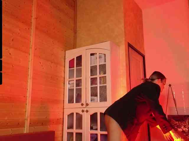 Findom_Lady_Shine webcam