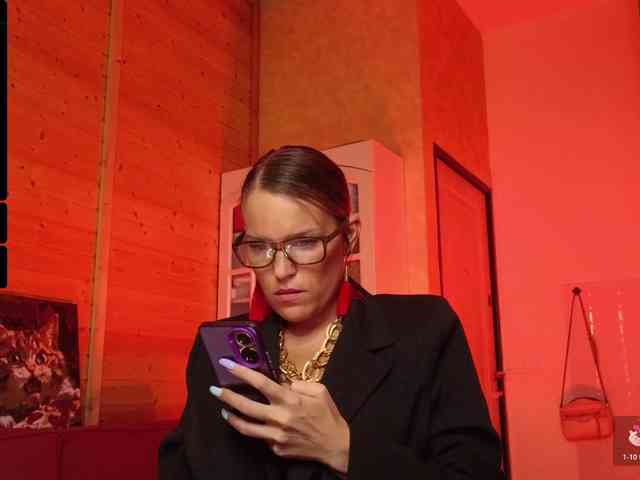 Findom_Lady_Shine webcam