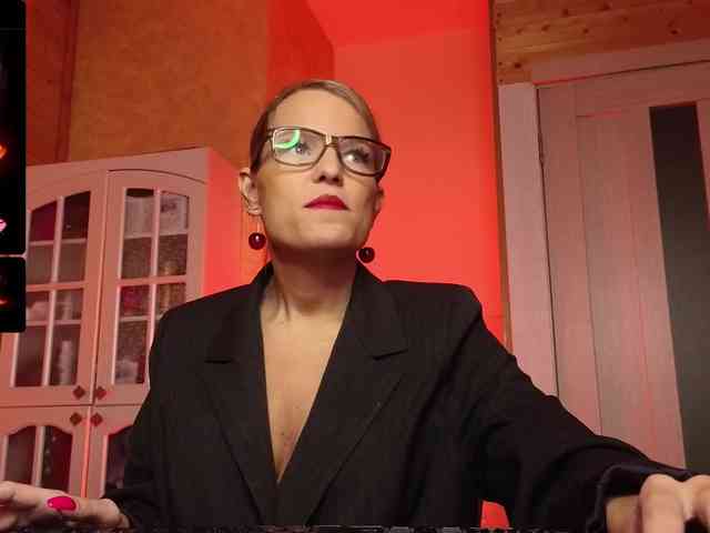 Findom_Lady_Shine webcam