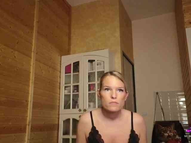 Findom_Lady_Shine webcam