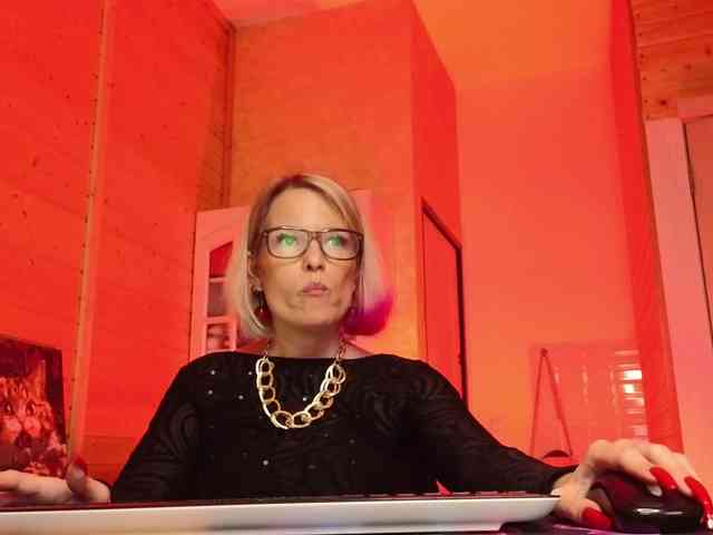 Findom_Lady_Shine webcam