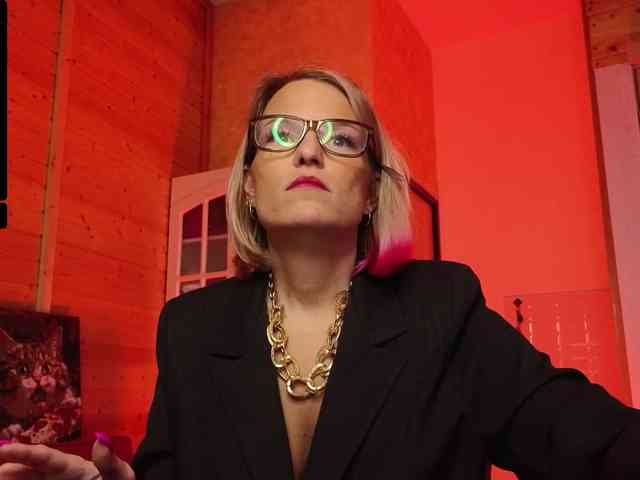 Findom_Lady_Shine webcam