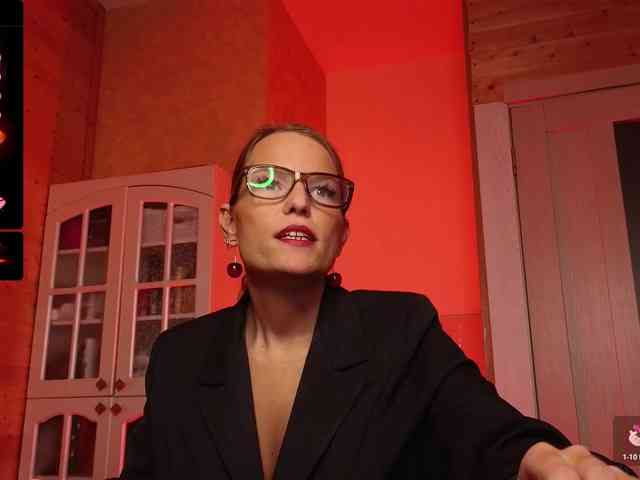 Findom_Lady_Shine webcam