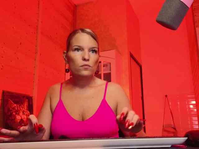 Findom_Lady_Shine webcam