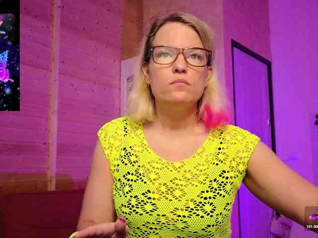 Findom_Lady_Shine webcam