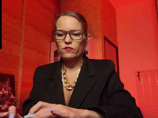 Findom_Lady_Shine webcam