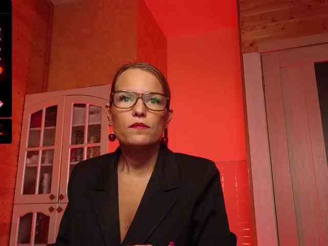 Findom_Lady_Shine webcam