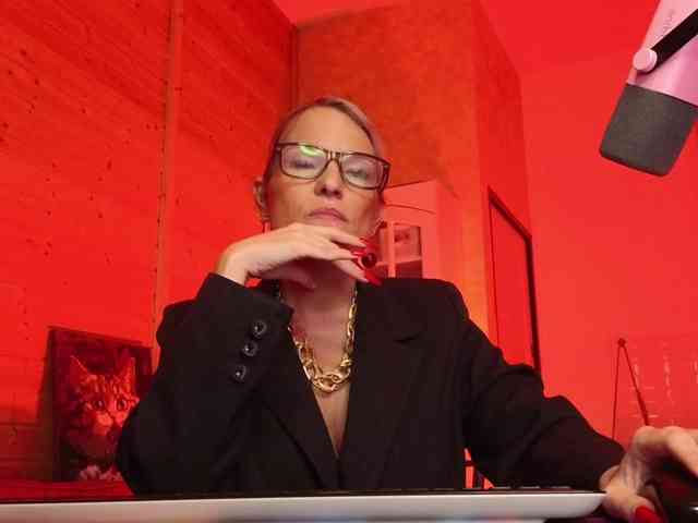 Findom_Lady_Shine webcam