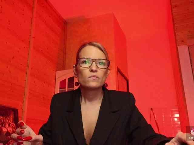 sweeteve050 Live Webcam on BongaCams