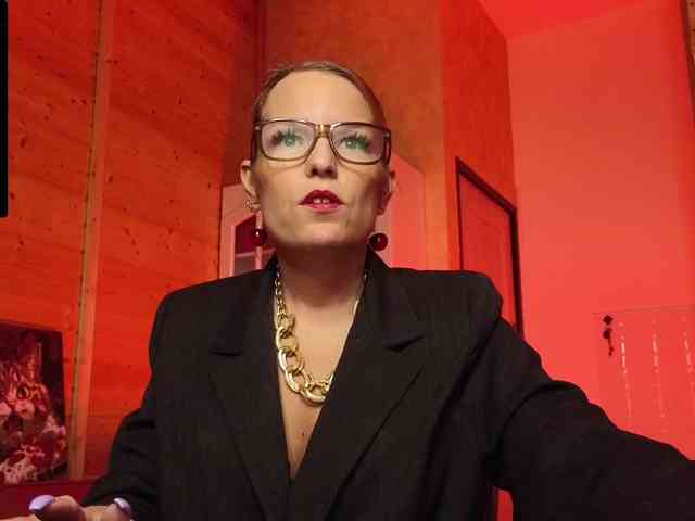 Findom_Lady_Shine webcam