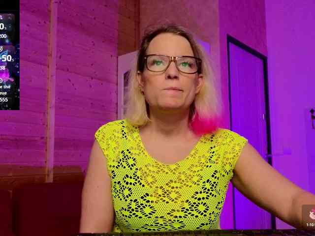 Findom_Lady_Shine webcam