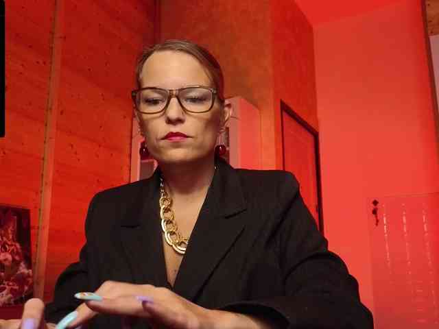 Findom_Lady_Shine webcam