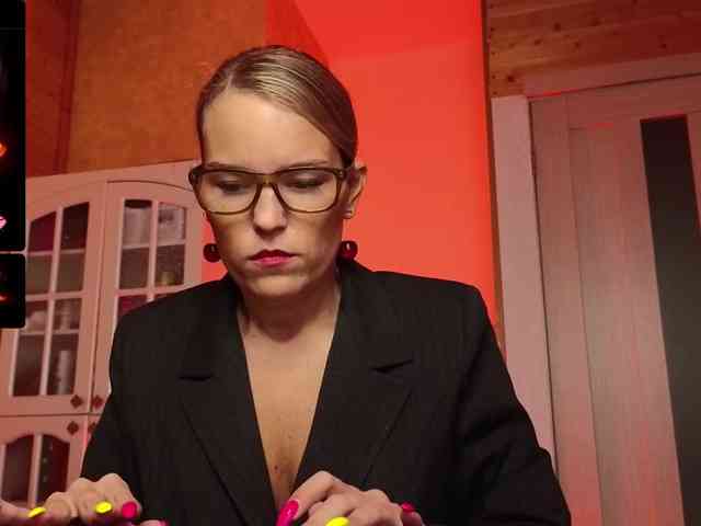 Findom_Lady_Shine webcam