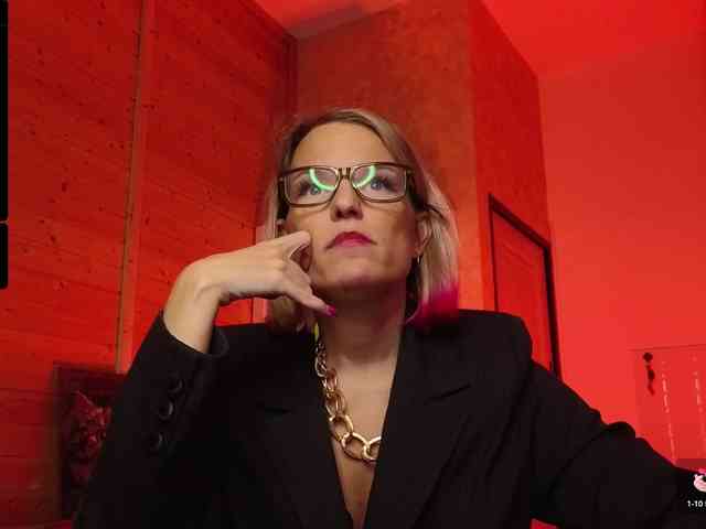 Findom_Lady_Shine webcam