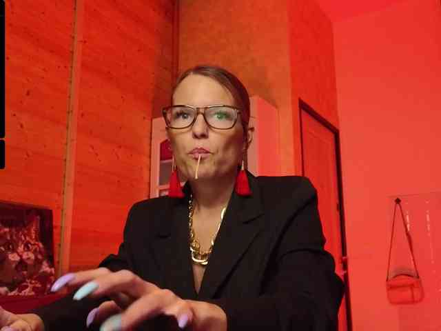 Findom_Lady_Shine webcam