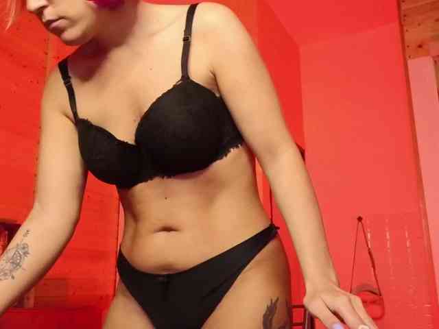 Findom_Lady_Shine webcam