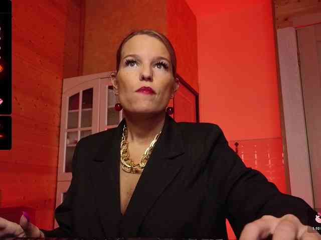 Findom_Lady_Shine webcam