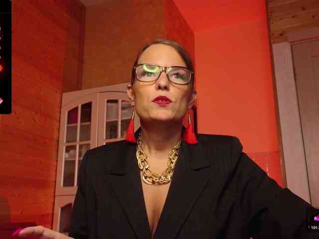 Findom_Lady_Shine webcam