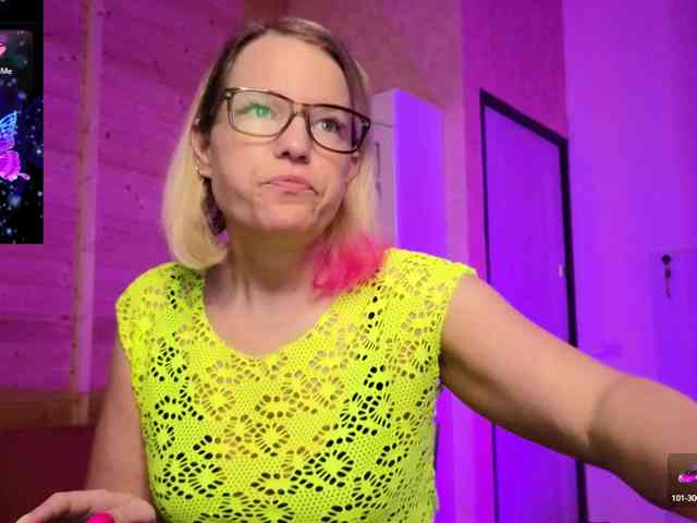 Findom_Lady_Shine webcam