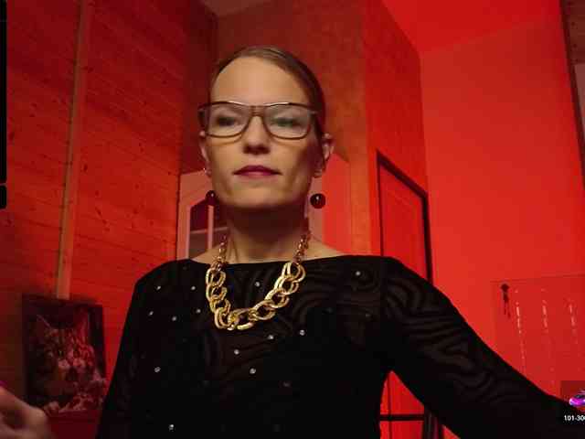 Findom_Lady_Shine webcam