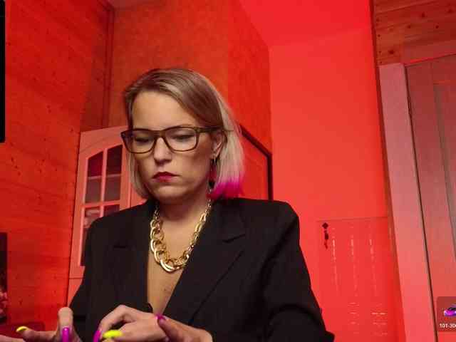 Findom_Lady_Shine webcam