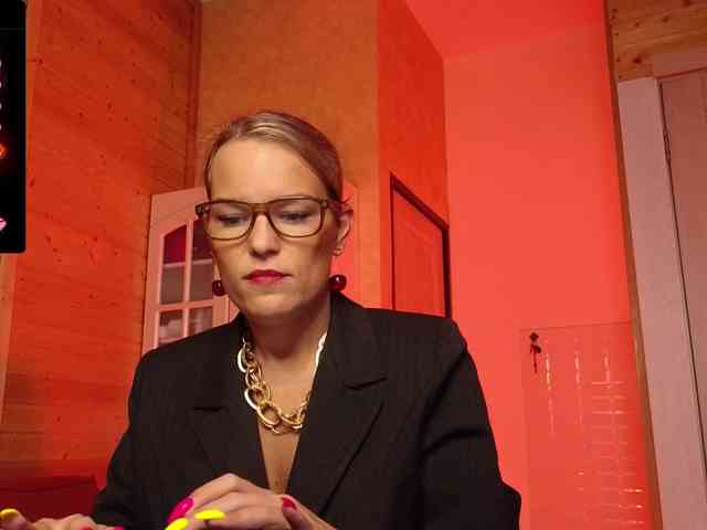 Findom_Lady_Shine webcam