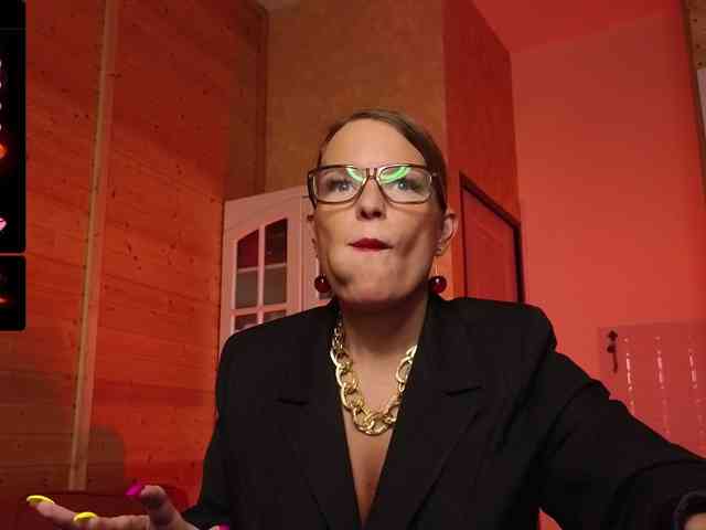 Findom_Lady_Shine webcam