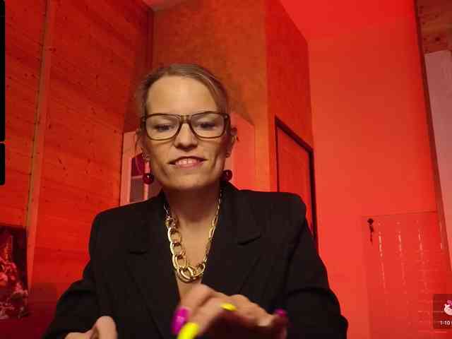 Findom_Lady_Shine webcam