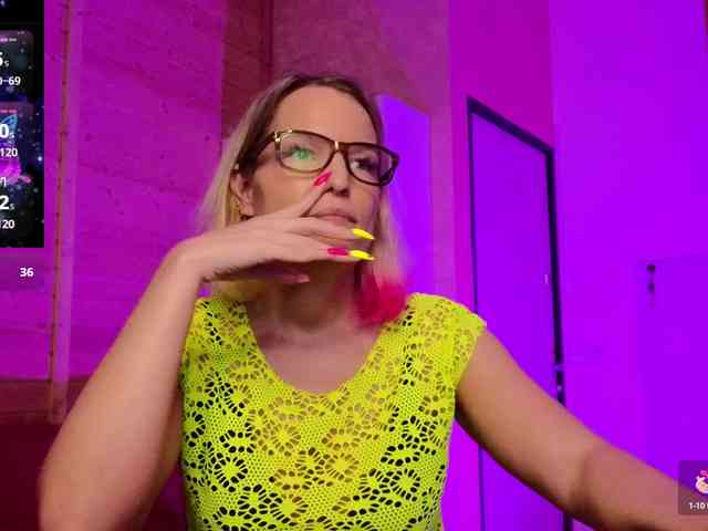 Findom_Lady_Shine webcam