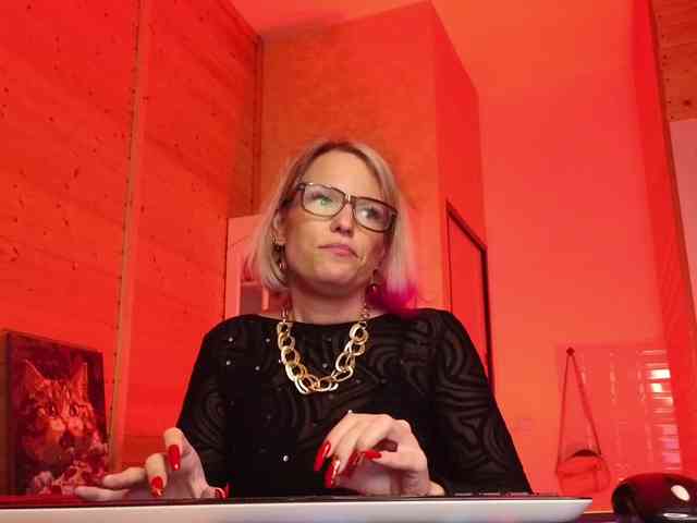 Findom_Lady_Shine webcam