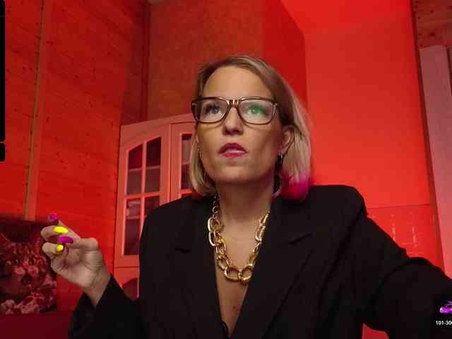 Findom_Lady_Shine webcam